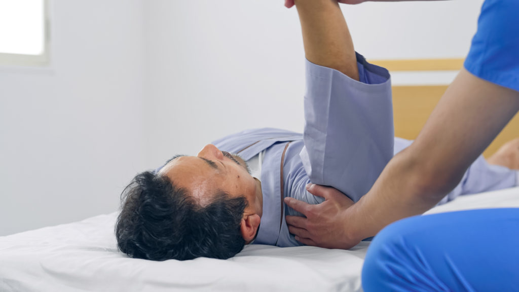 脳卒中の家族を支えるための介助のコツと心の持ち方