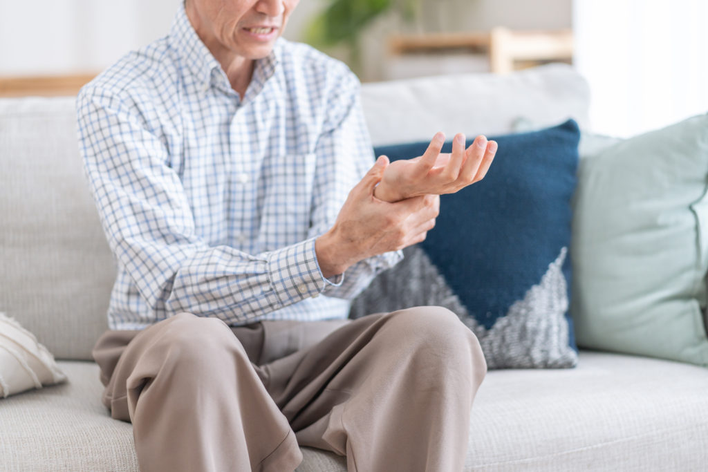 【理学療法士が解説】脳梗塞後の手の麻痺 ~正しい知識とケア~